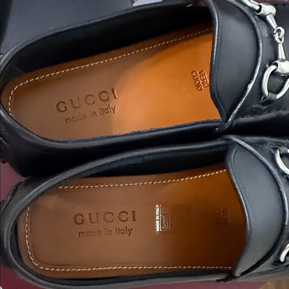 Gucci Black Leather Loafers with Silver Detailing - Picture 5 of 7